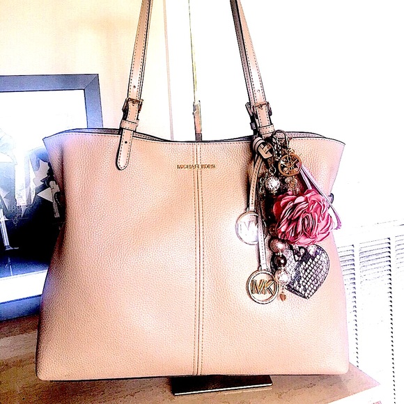 like new Michael Kors large Lenox tote bag in tan cream color “Bisque” - Picture 3 of 17